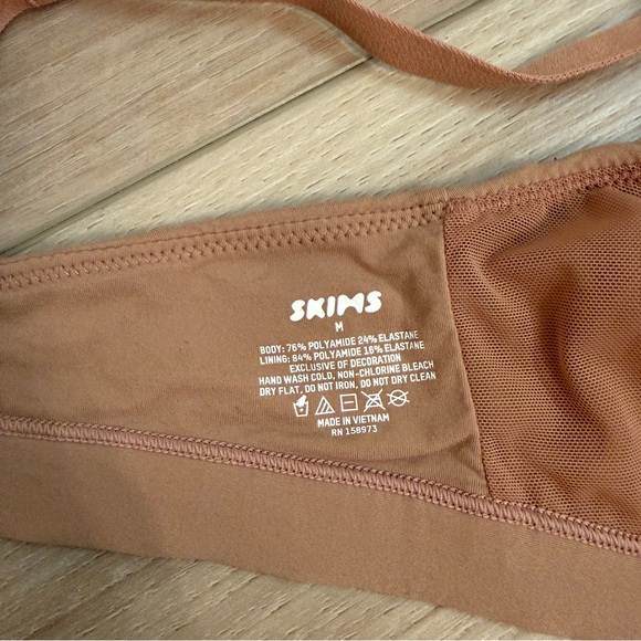 Skims| EUC Fits Everybody Triangle Bralette in Size Medium - Picture 5 of 5